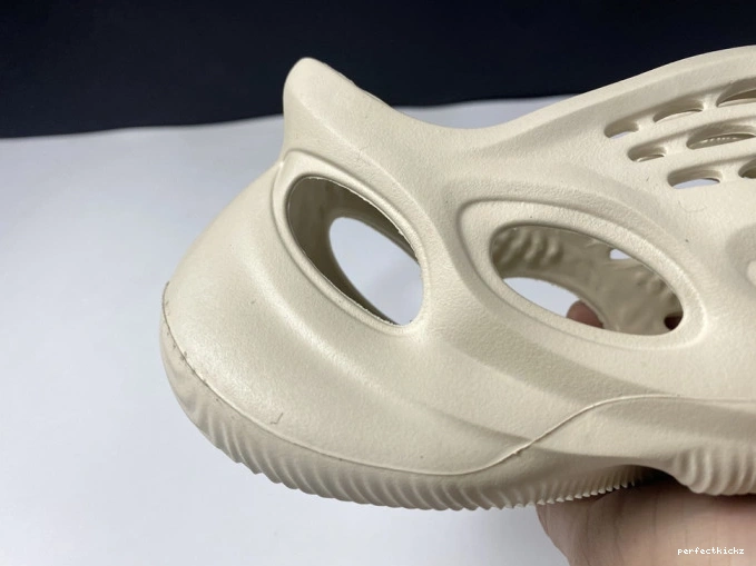 Sand FY4567 Yeezy Adidas Foam RNNR 0806